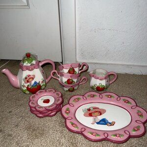 2004 strawberry shortcake porcelain set